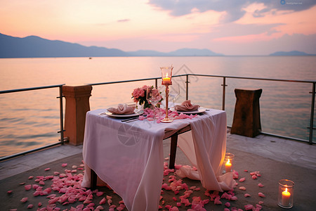 海边阳台上的仪式感晚餐背景图片