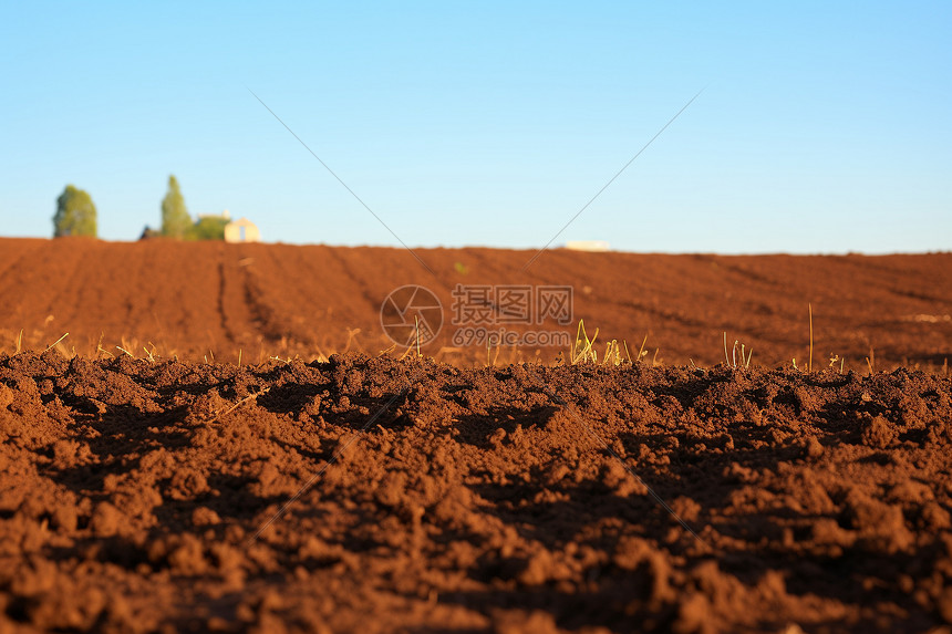 农田里的旋耕机图片