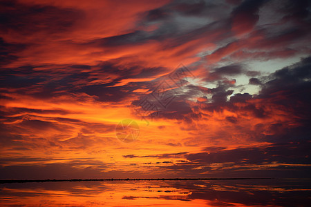 水中的云朵夕阳图片