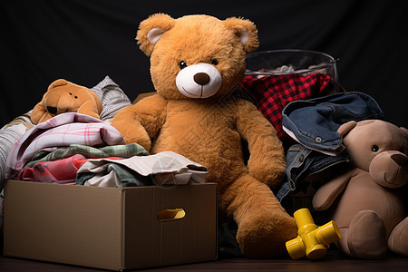 捐赠一桌子衣物和泰迪熊图片
