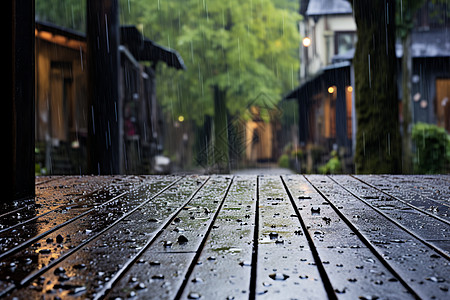 木地板上的雨滴图片