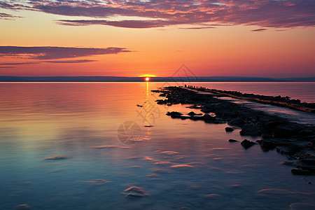 海面上的夕阳图片
