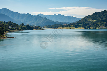 山林间的美丽河流图片