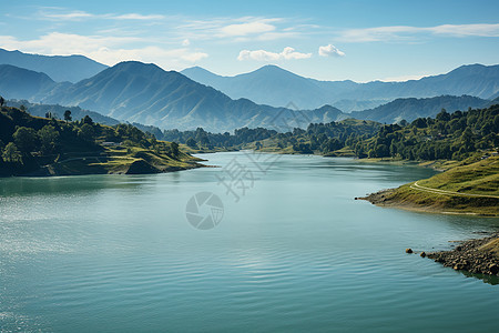 山谷中蜿蜒的河流图片