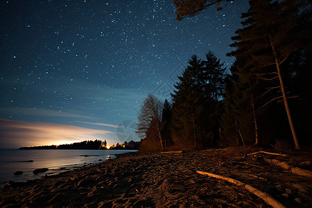 夜晚星空下的湖泊图片