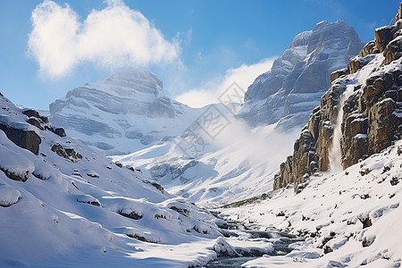 冬季的寒冷雪山背景图片