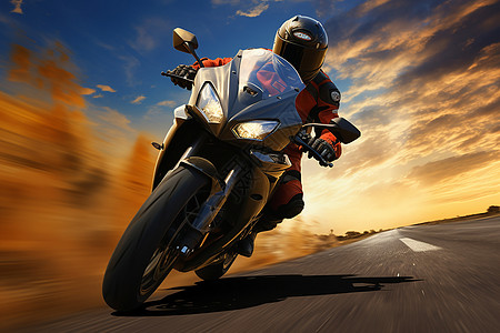 男子驾驶摩托车在道路上行驶高清图片