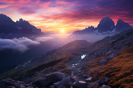 登山之路朝霞照耀的壮观景象背景