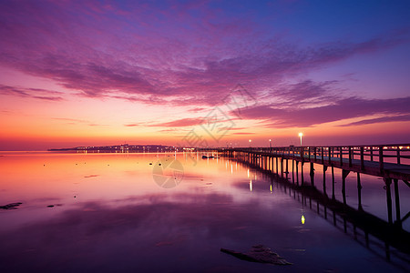 夕阳下的彩色长桥图片