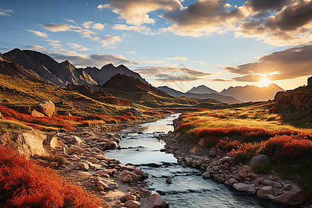 夕阳山峦清溪图片