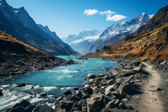 山下河水穿过山谷图片