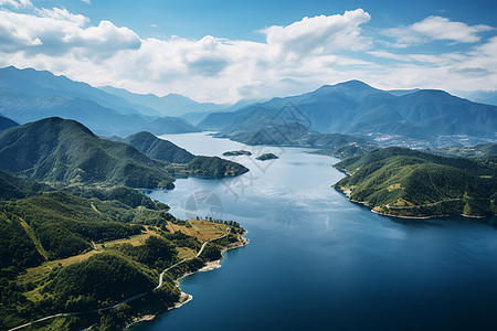 蓝天白云下的山川湖海景观图片