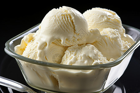 碗中美味的奶油冰淇淋图片