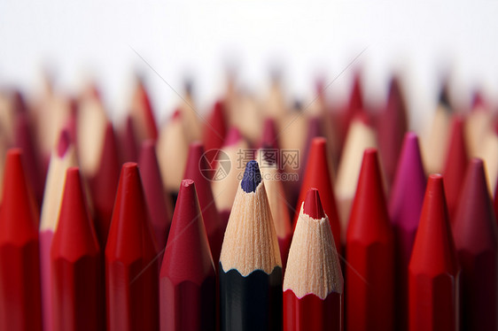 彩色的木屑铅笔图片