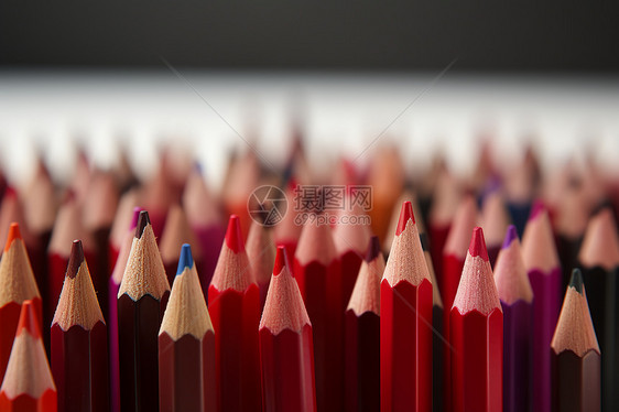 彩色的木质铅笔图片