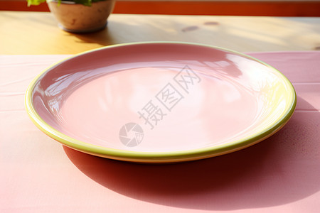 一个粉色的陶瓷盘子背景图片