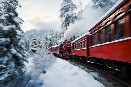 冬日森林里的列车图片