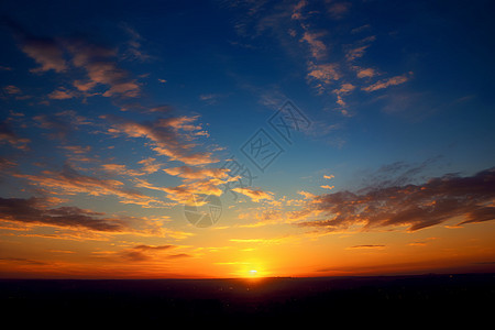 地平线上的夕阳背景图片