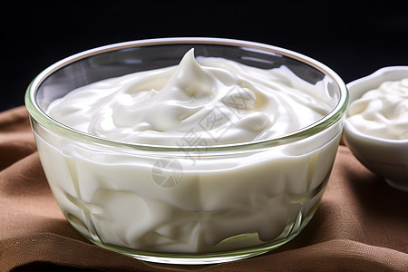 乳白色的酸奶图片