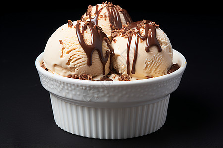 美味的巧克力香草冰淇淋图片