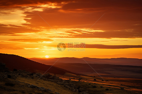 日出山谷的壮观景象图片