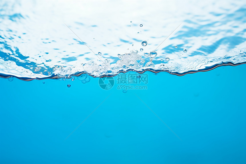 溅起的液体水滴图片