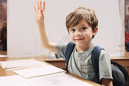 课堂上举手回答问题的小男孩图片