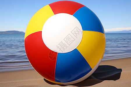 海滩上的塑料球图片