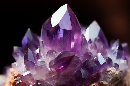 紫色水晶群图片
