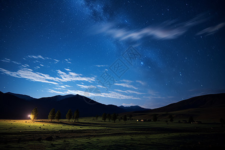 星空下的山林图片