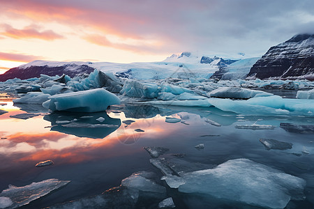 冰川湖湖面上漂浮的冰块背景