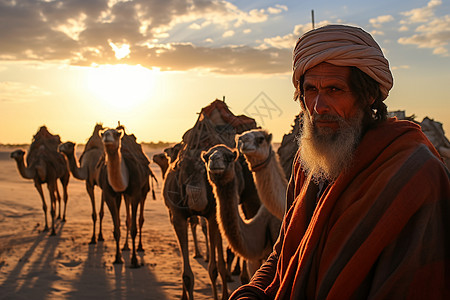 沙漠里养骆驼的老人图片
