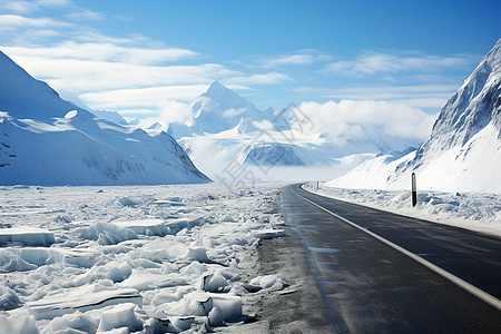冰雪中的公路图片