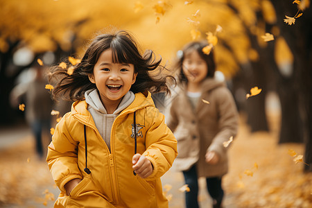 秋季公园中开心的小女孩图片