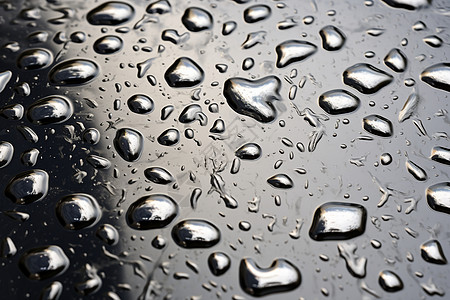 防水膜上的雨滴图片