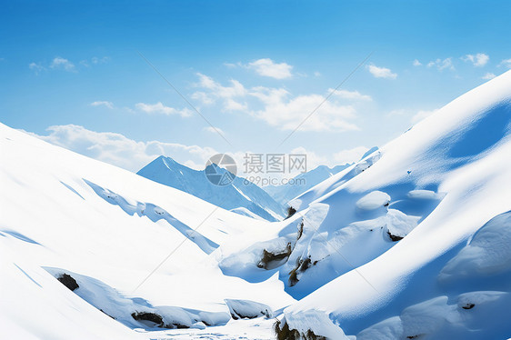 冰雪覆盖的山峰图片