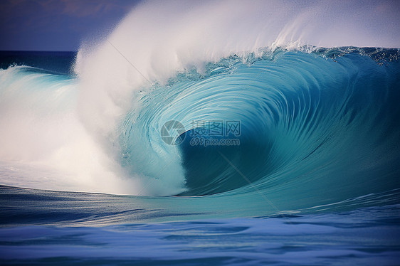 海面上蔚蓝的海浪图片