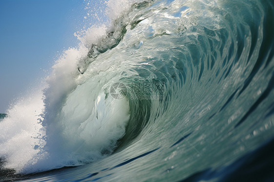 海面上翻涌的海浪图片