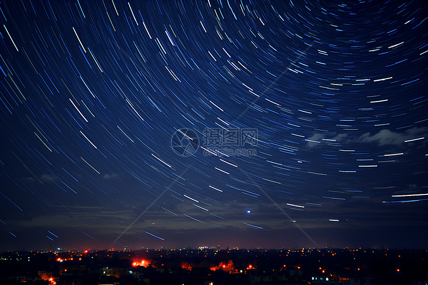 夜幕下的星空与城市图片