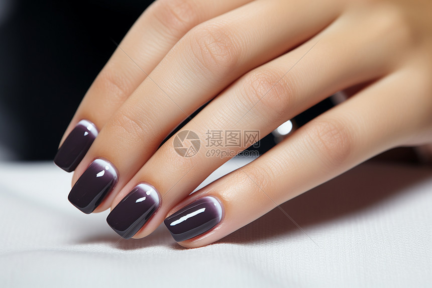 黑紫色美甲图片
