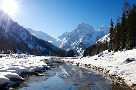 白雪皑皑的山脉图片