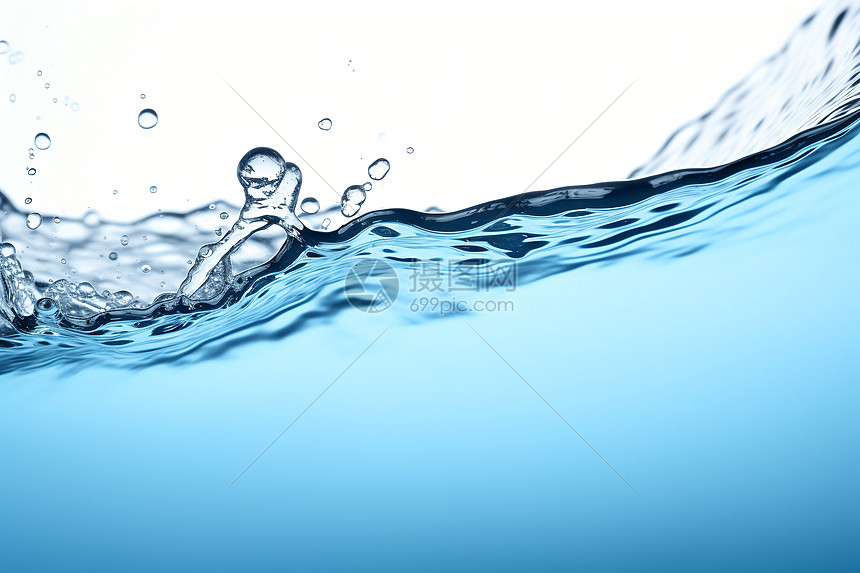 清澈透明的水面图片