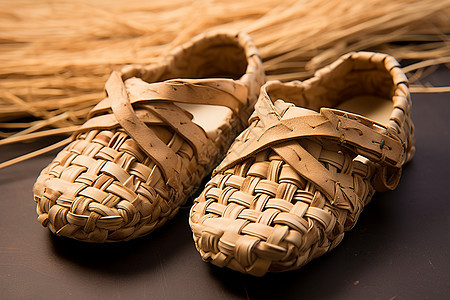 传统工艺的麻绳草鞋图片