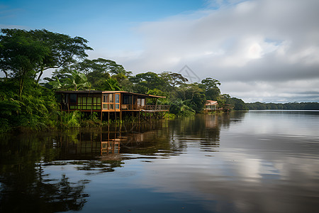 美丽的湖边小屋图片