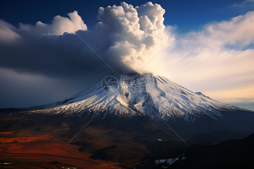 喷发的活火山下的冰川图片