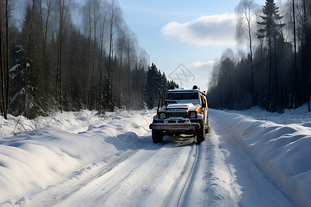雪地中行驶的汽车图片