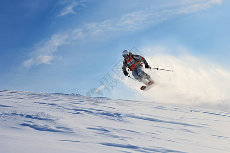 阳光下滑雪的人图片