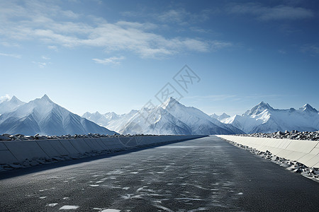 户外旅行山脉伴一条长长的公路背景