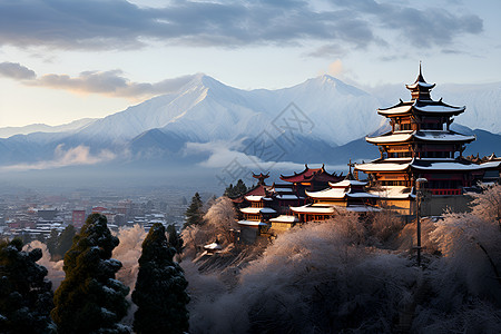 白雪覆盖的大理苍山景观图片