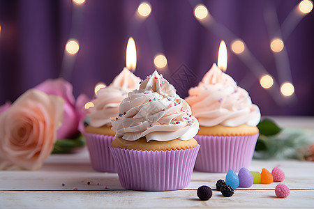 紫色的纸杯蛋糕背景图片